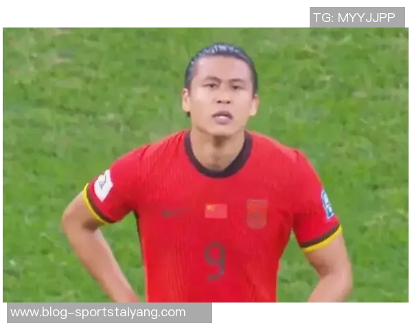 张玉宁与对方球员上半场激烈冲突各自领到黄牌引发热议 张玉宁与对方球员上半场激烈冲突各自领到黄牌引发热议