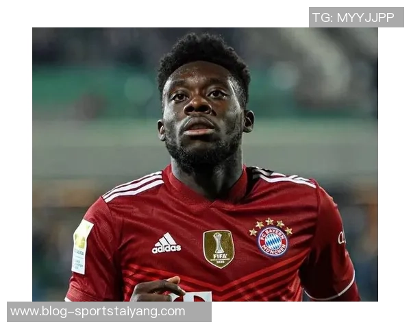 拜仁海报热身美因茨之战阿方索戴维斯独自亮相展现风采